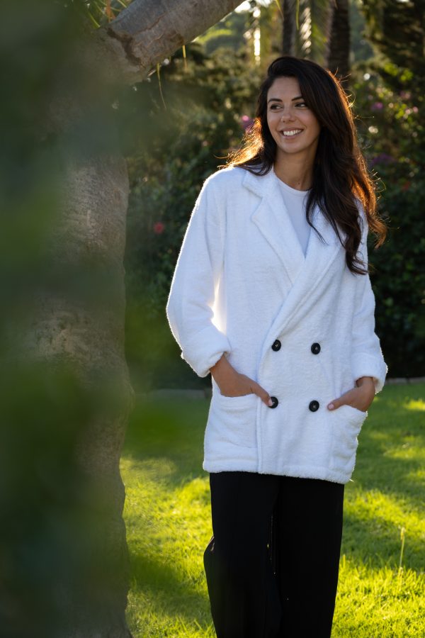 Chaqueta Oh Que Luna cruzada de color blanco
