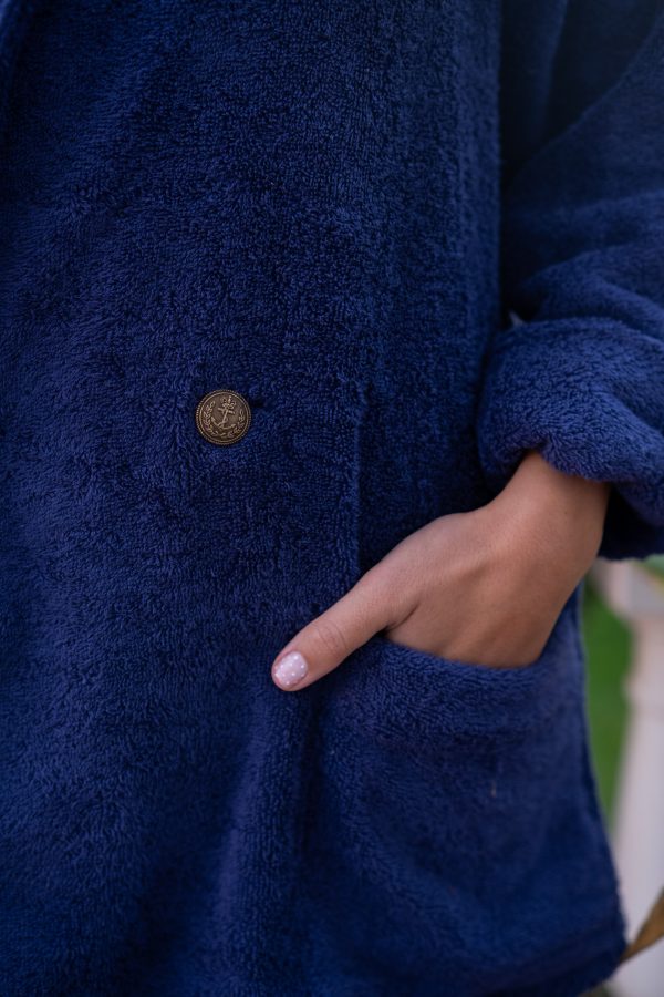 detalle de la chaqueta de BlueMoon en azul marino para mujer
