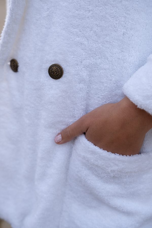 detalle de chaqueta blanca de BlueMoon